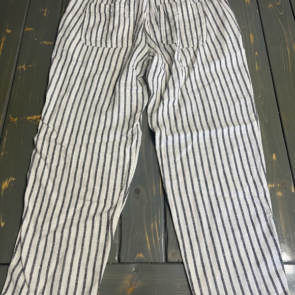 Gap Black/White Striped Capris size SM Brand New - Picture 4 of 5